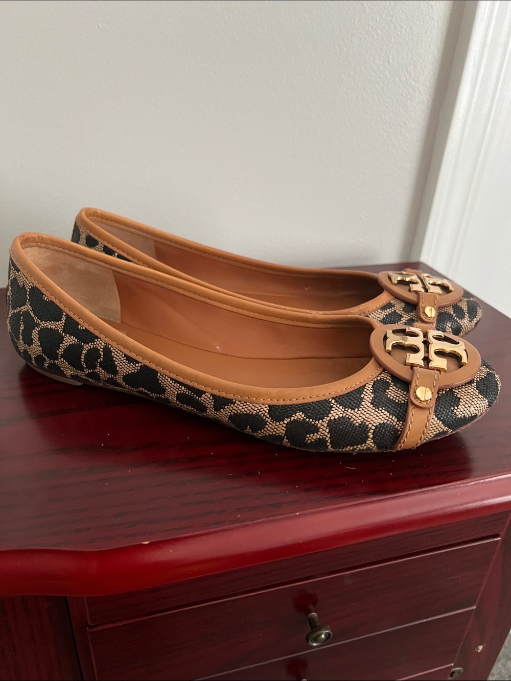 Tory Burch Black & Brown Logo-Trim Ballet Flats - Picture 3 of 10
